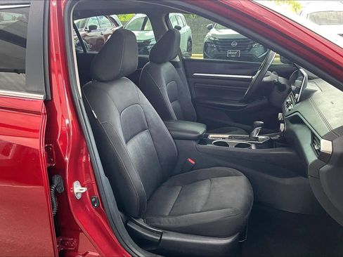 Certified 2022 Nissan Altima 2.5 SV w/ SV Premium Package FWD image 9