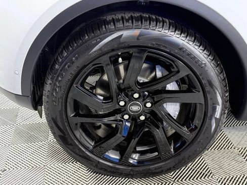 New 2025 Land Rover Discovery S AWD/4WD image 11
