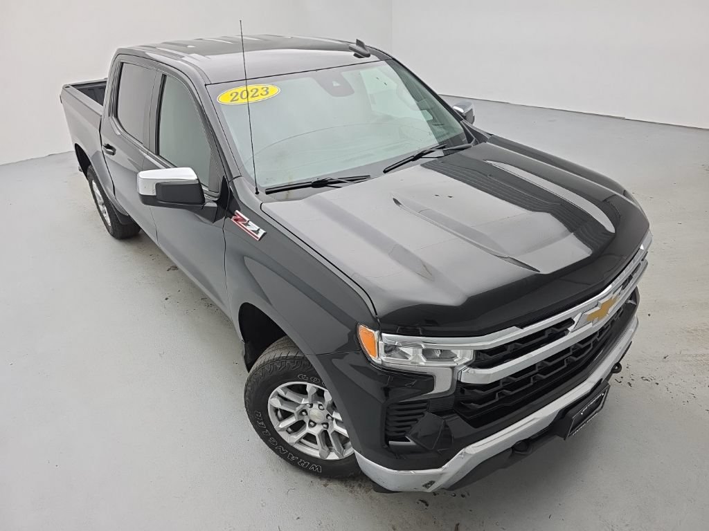 Used 2023 Chevrolet Silverado 1500 LT w/ Z71 Off-Road Package AWD/4WD image 2