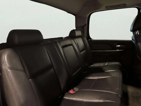 Used 2012 GMC Sierra 2500 Denali w/ Suspension Package, Off-Road AWD/4WD image 25