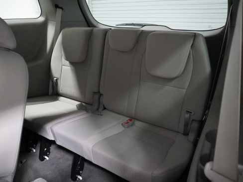 Used 2021 Kia Sedona LX image 12