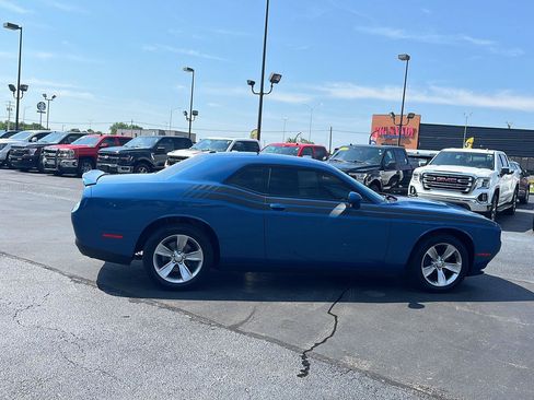 Used 2021 Dodge Challenger SXT w/ Driver Convenience Group RWD image 6