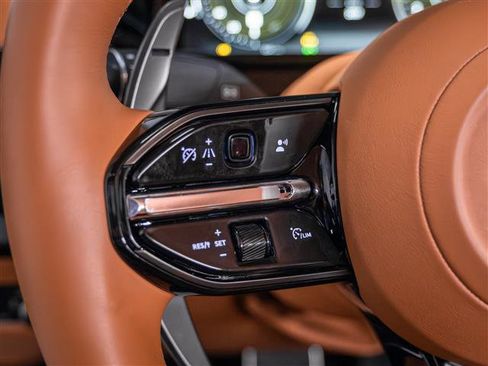 Used 2025 Aston Martin V8 Vantage Coupe image 12