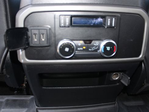 Used 2020 Ford Expedition XLT image 18