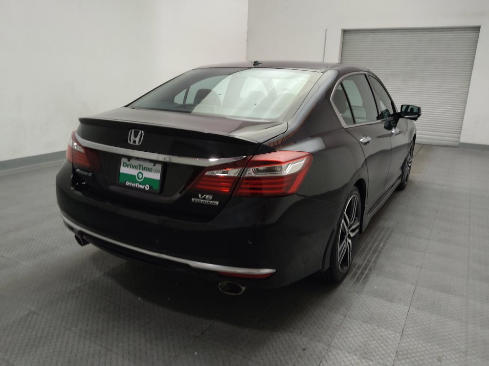 Used 2017 Honda Accord Touring image 7