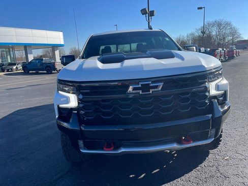 Used 2024 Chevrolet Silverado 1500 ZR2 image 8