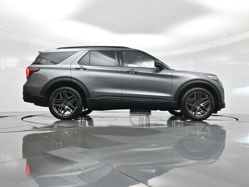 Used 2025 Ford Explorer ST-Line w/ ST-Line Street Pack image 48