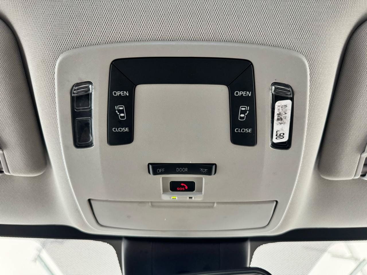 Used 2024 Toyota Sienna LE AWD/4WD image 29