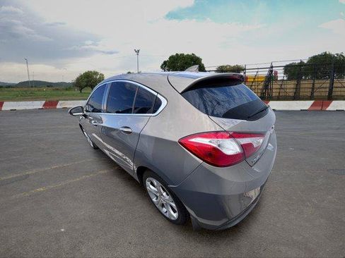 Used 2017 Chevrolet Cruze Premier FWD image 4