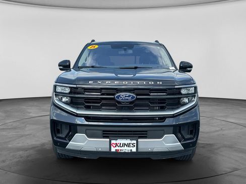 Used 2025 Ford Expedition Max Platinum AWD/4WD image 2