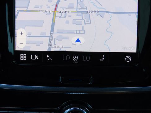 Used 2022 Volvo S90 B6 Momentum image 27