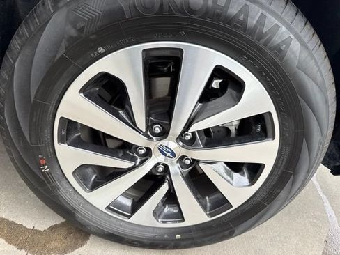 Used 2025 Subaru Outback Premium AWD/4WD image 11