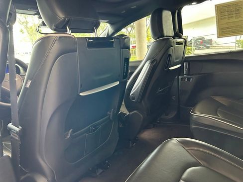 Used 2022 Chrysler Pacifica Limited w/ Uconnect Theater Family Group FWD image 39