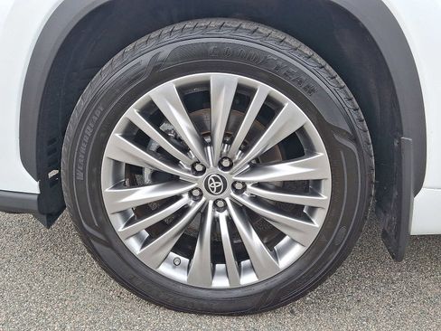 Certified 2022 Toyota Highlander Platinum image 11