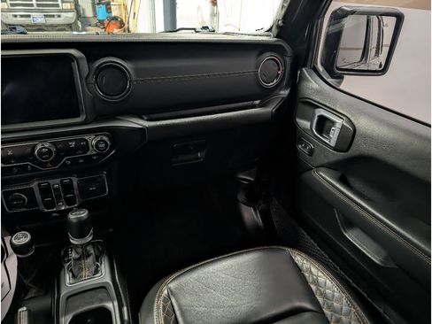 Used 2022 Jeep Wrangler Unlimited Sahara AWD/4WD image 13