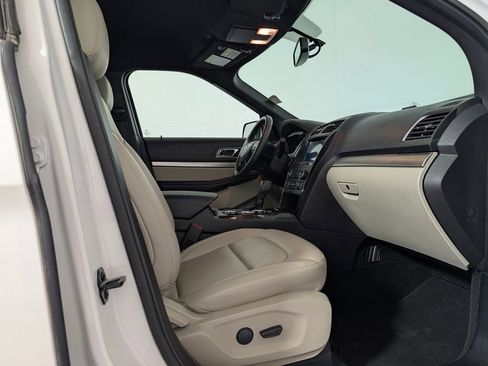 Certified 2019 Ford Explorer XLT w/ Equipment Group 202A FWD image 12