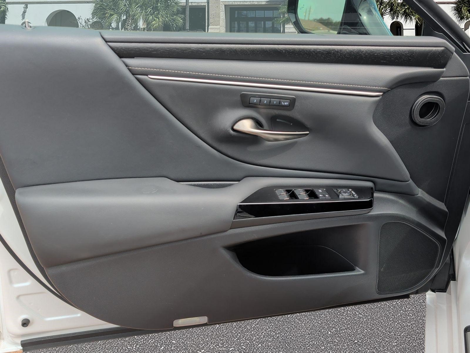 Certified 2025 Lexus ES 350 w/ Premium Package FWD image 8