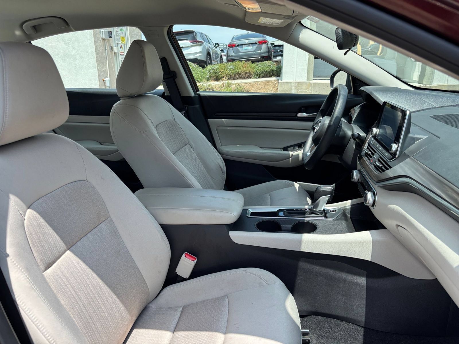 Used 2025 Nissan Altima 2.5 SV FWD image 35