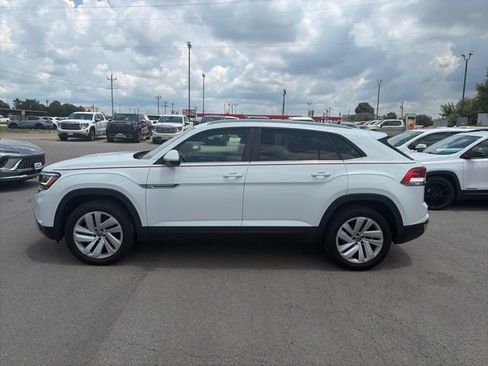 Used 2022 Volkswagen Atlas Cross Sport SE w/ Panoramic Sunroof Package FWD image 3