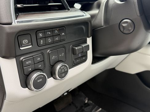 Used 2025 Chevrolet Tahoe Premier AWD/4WD image 11