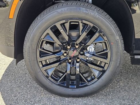New 2026 GMC Yukon XL Denali AWD/4WD image 9
