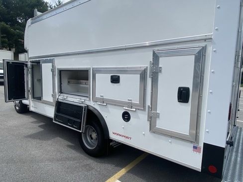 New 2025 Chevrolet Express 4500 4500 Series w/ Power Convenience Package image 6