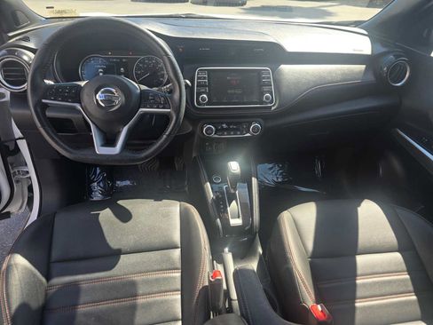 Used 2020 Nissan Kicks SR w/ SR Premium Package FWD image 18
