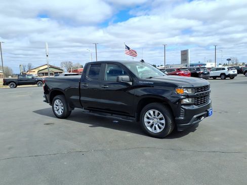 Used 2020 Chevrolet Silverado 1500 Custom w/ Custom Value Package image 8