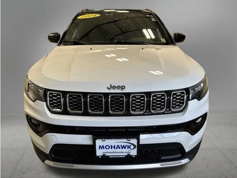 Used 2024 Jeep Compass Limited AWD/4WD image 9