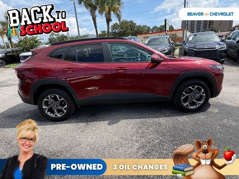 Used 2025 Chevrolet Trax LT FWD image 8