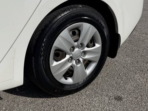 Used 2016 Kia Forte LX FWD image 3