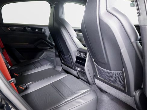 New 2026 Porsche Cayenne GTS image 9