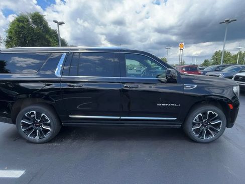 Used 2023 GMC Yukon XL Denali w/ LPO, Floor Liner Package AWD/4WD image 8