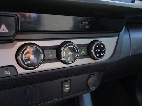 Used 2017 Toyota Tacoma SR image 22