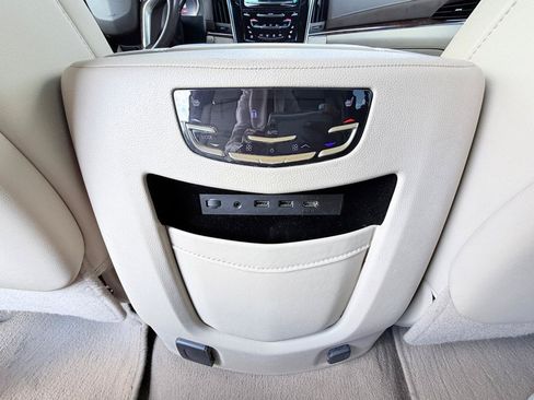 Used 2017 Cadillac Escalade Premium Luxury AWD/4WD image 17