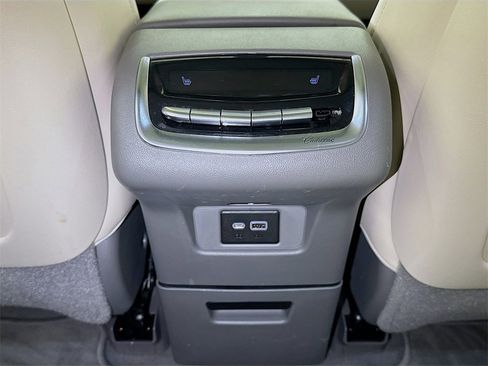 Used 2022 Cadillac XT6 Premium Luxury image 24