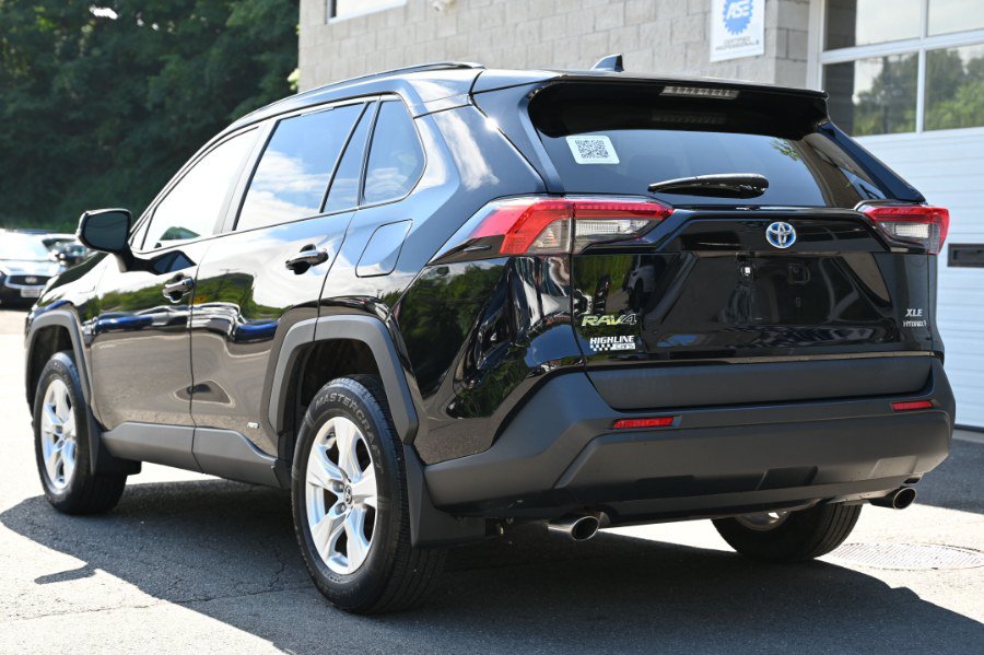 Used 2019 Toyota RAV4 XLE AWD/4WD image 3