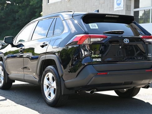 Used 2019 Toyota RAV4 XLE AWD/4WD image 3