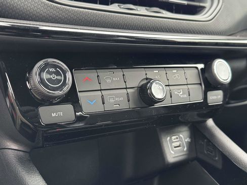 New 2026 Jeep Compass Latitude AWD/4WD image 5
