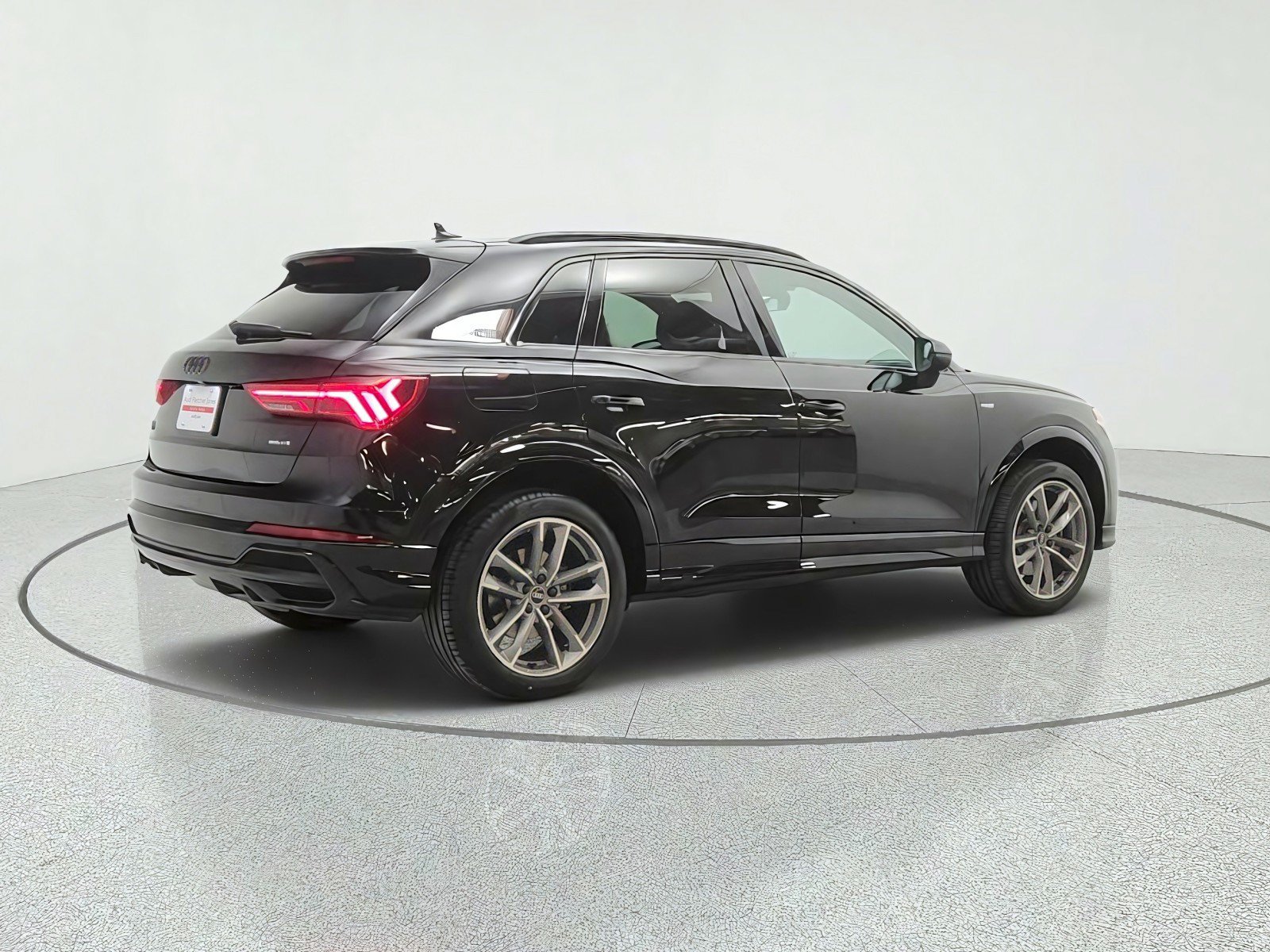 Used 2022 Audi Q3 2.0T Premium w/ Black Optic Sport Package AWD/4WD image 5