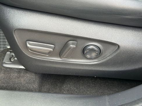 Used 2023 Toyota Highlander XLE image 13