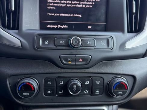 Used 2023 GMC Terrain SLE w/ Driver Convenience Package image 23