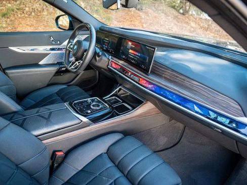 Used 2023 BMW i7 xDrive60 w/ Executive Package 2 image 25