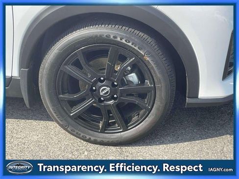 Used 2024 Nissan Kicks SR image 9