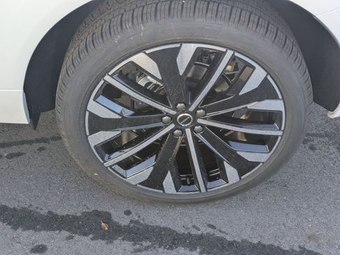 New 2026 Volvo XC60 B5 Ultra w/ Climate Package PRO image 16