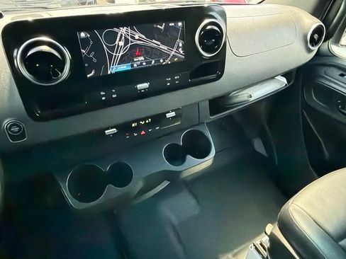 Used 2022 Mercedes-Benz Sprinter 3500 image 25