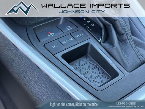 Used 2022 Toyota RAV4 XLE Premium image 29