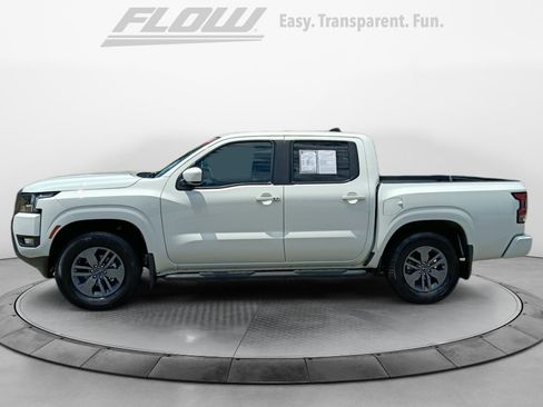 Used 2025 Nissan Frontier SV w/ SV Convenience Package RWD image 4