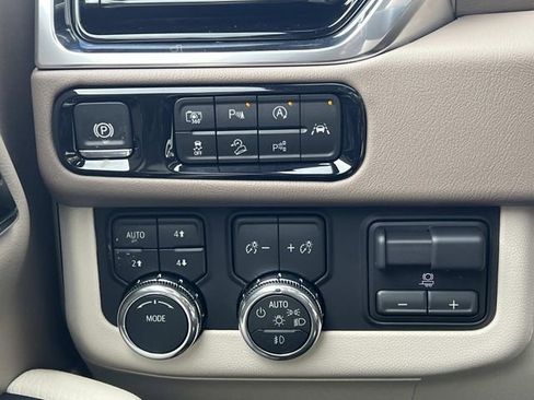 New 2026 GMC Yukon XL Denali w/ Denali Reserve Package image 31
