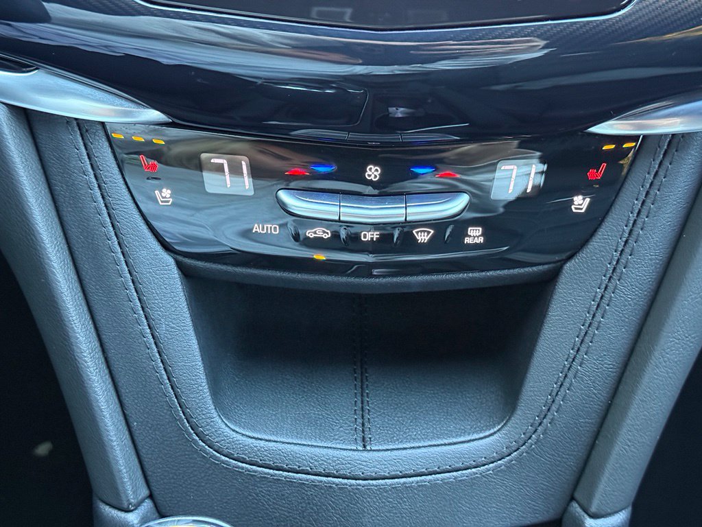 Used 2024 Cadillac XT6 Premium Luxury w/ Platinum Package AWD/4WD image 17